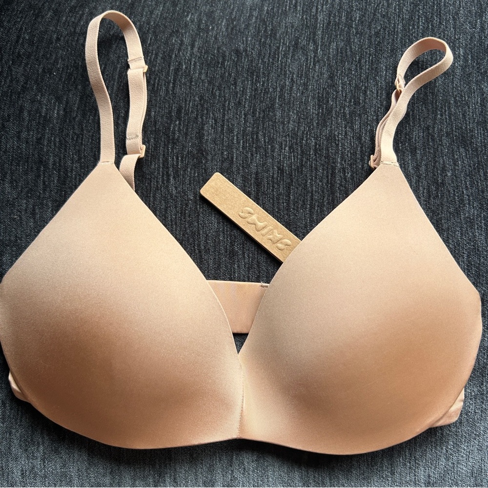 NWT!!! SKIMS Wireless Form Push Up Plunge Bra Clay 32D